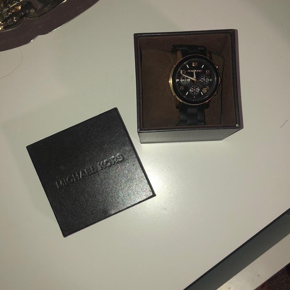 Watch - Picture 2 of 4